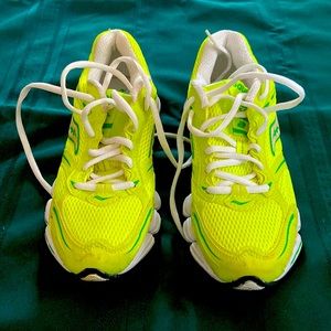 Saucony propel running shoes